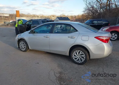 2017 Toyota Corolla Le z USA, uszkodzony, nr VIN 2T1BURHE9HC846047